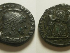 Constantinus I Follis - VICTORIAE LAETAE PRINC PERP- TARL - 319/20 AD